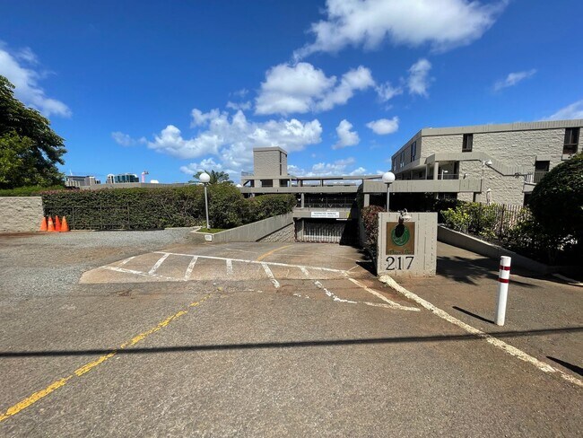 Primary Photo - Dowsett Point- 1BR/1BA with Parking, Secur...