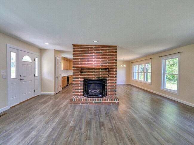 Building Photo - Great Views in Milton! 3-bedroom, 2.5 bath...