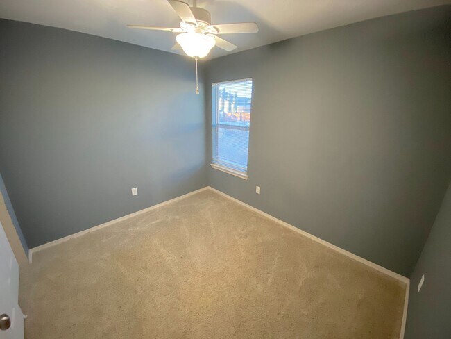 Building Photo - Northeast El Paso 3 Bed Refrig A/C