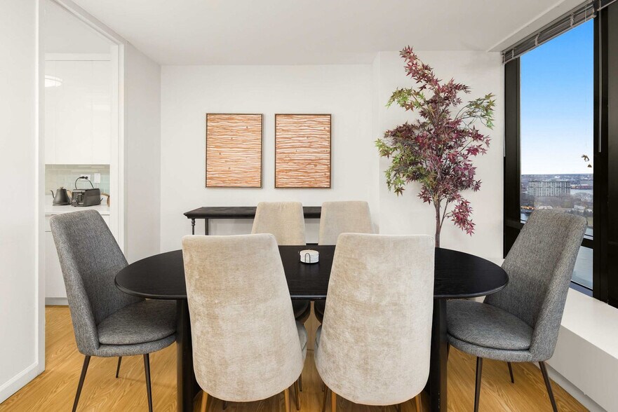 Building Photo - 525 E 72nd St