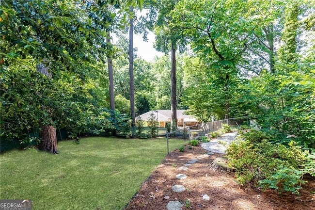 Building Photo - 1295 Lindenwood Ln NE