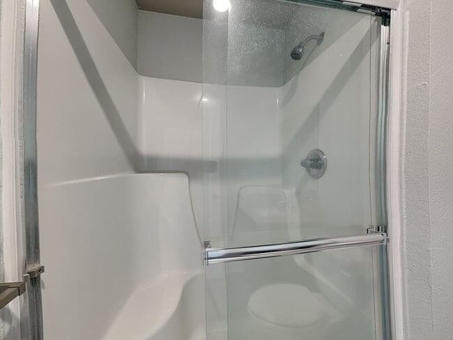 Building Photo - Charming 3-Bed, 2-Bath Home in Blue Springs