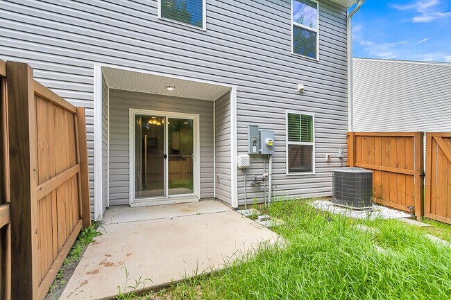 Building Photo - Beautiful Goose Creek Townhome! ***$500 off 1st month rent!***