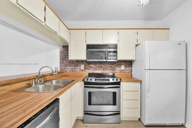 Building Photo - 10501 W Broward Blvd