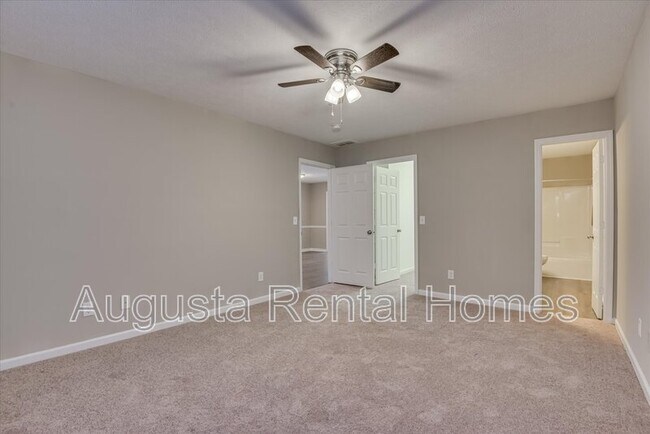 Building Photo - 108 Kelly Dr