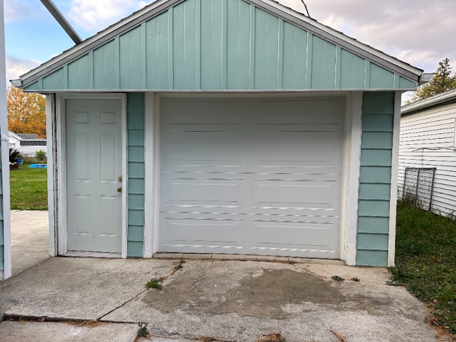 Building Photo - 430 Stadium Dr