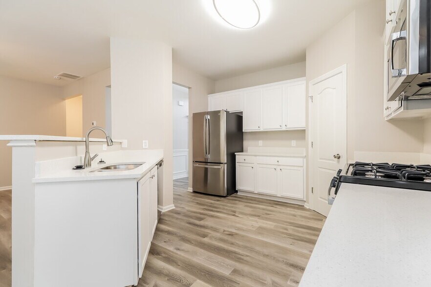 Building Photo - 361 Southgate Dr