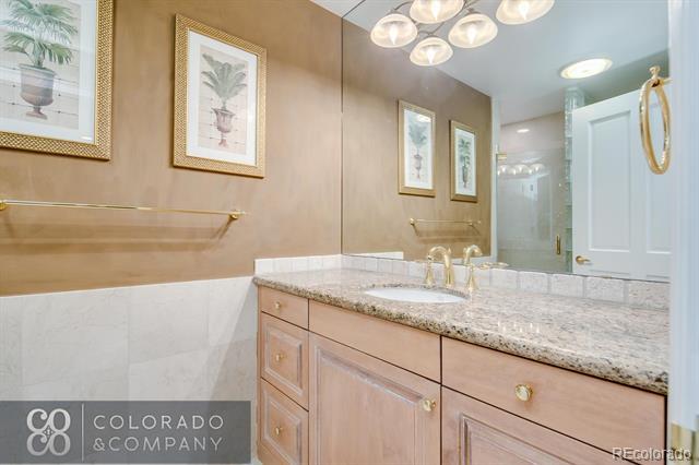 Building Photo - 400 E 3rd Ave