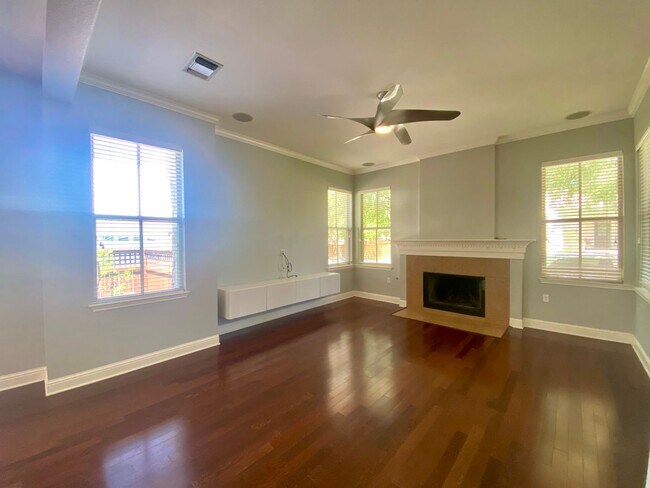 Building Photo - Large Home in Mueller!  Available for October!