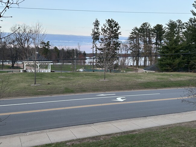 Building Photo - 1002 Main St