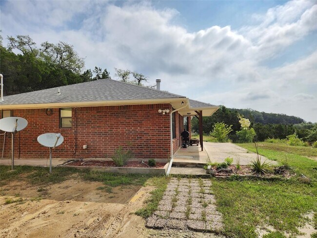 Building Photo - 21600 Long Hill Dr