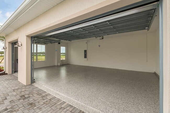 Building Photo - Exquisite 3-Bed 3.5-Bath Home in Prestigio...