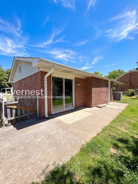 Building Photo - 409 Alexander Dr