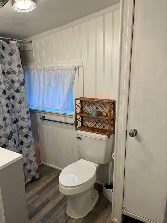 Building Photo - Two bedroom in the Bentworth School DIstrict!