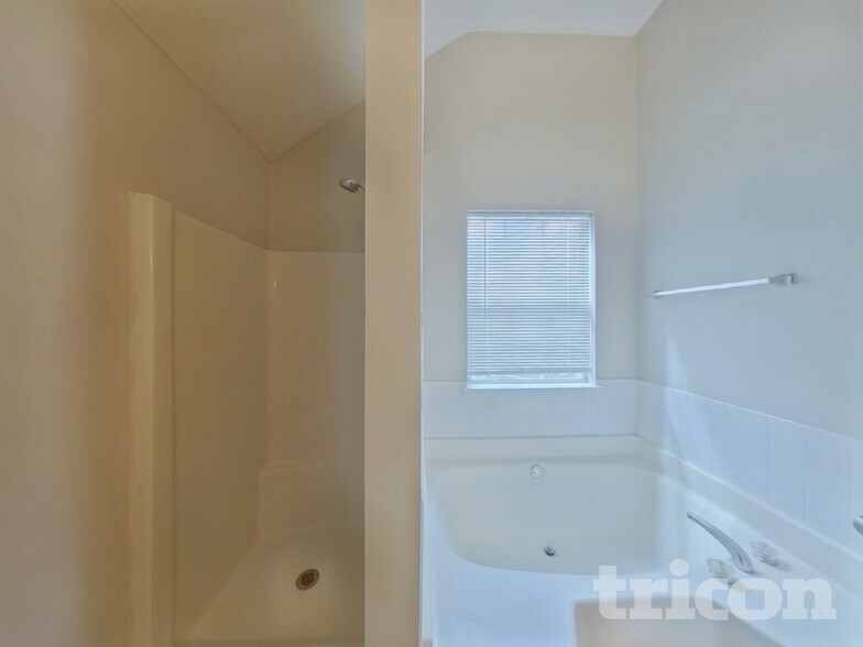 Building Photo - 464 Berkshire Pl