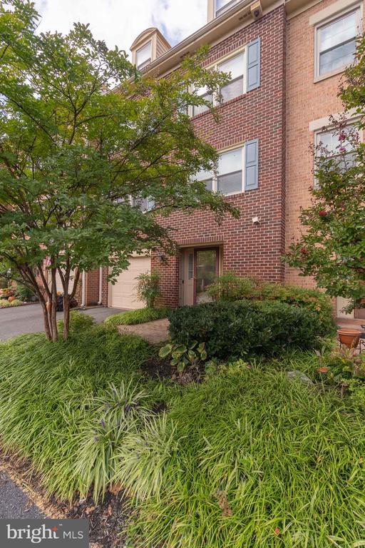 Primary Photo - 3548 S George Mason Dr