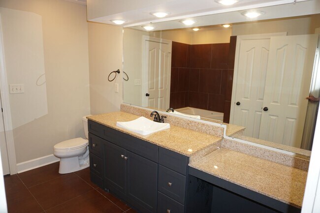 Building Photo - 4 Bed 2 Bath two car garage  Home