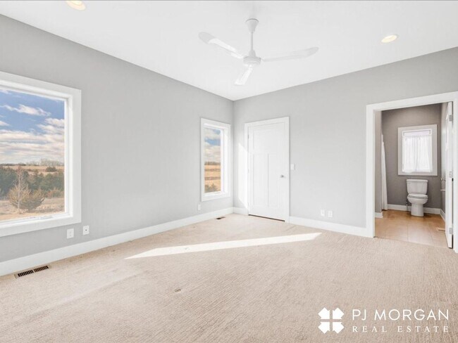 Building Photo - Tucked Away Yet Close to It All-Beautiful Elkhorn Rental has it all!