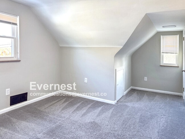 Building Photo - 3216 Elderwood Dr