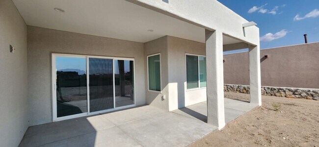 Building Photo - 3049 Chippewa Summit