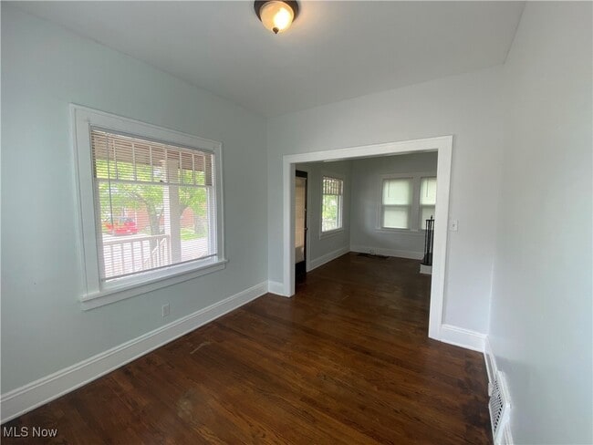 Building Photo - 857 E 188th St