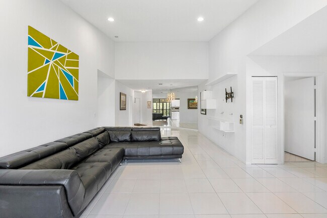 Building Photo - 5153 Floria Dr
