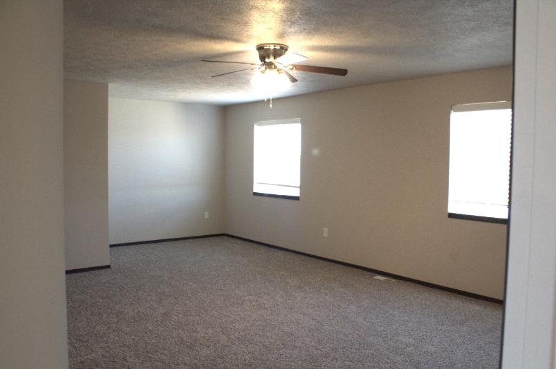 Building Photo - 303 Tigerway Pl