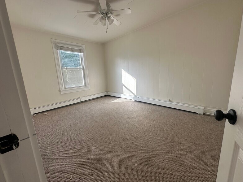 Building Photo - 10 Clinton St