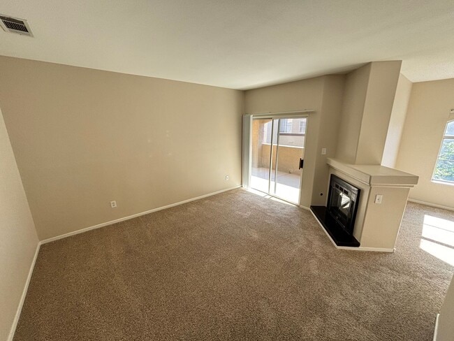 Building Photo - Gorgeous 2bed/2 bath condo in Southwest!