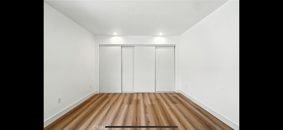 Building Photo - 3031 Vineyard Ave