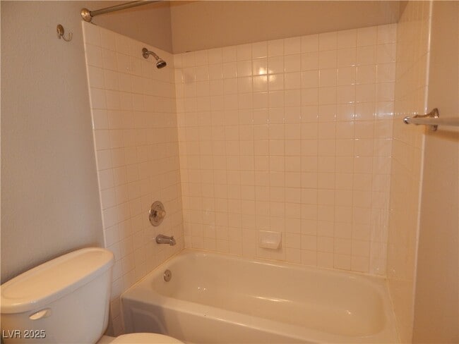 Building Photo - 2201 Ramsgate Dr