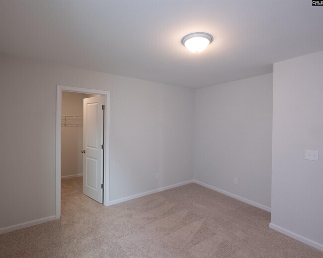 Building Photo - 3025 Hallsdale Dr