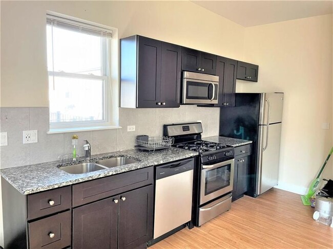 Primary Photo - 2 bedroom in Chicago IL 60630