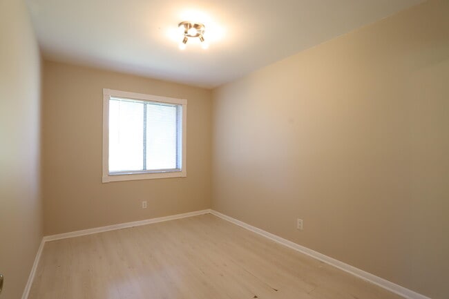Building Photo - 101 Shoreview Dr