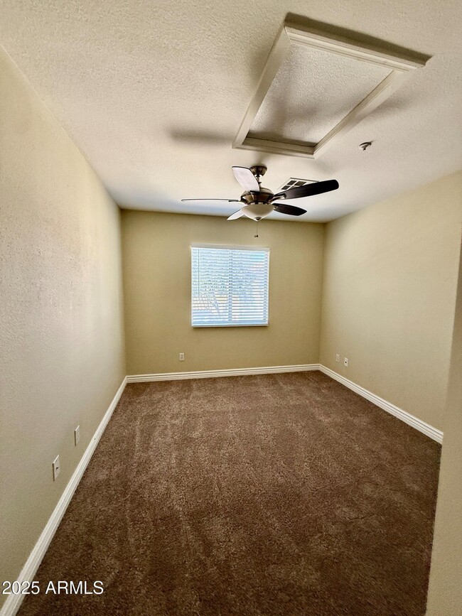 Building Photo - 15825 N Hidden Valley Ln
