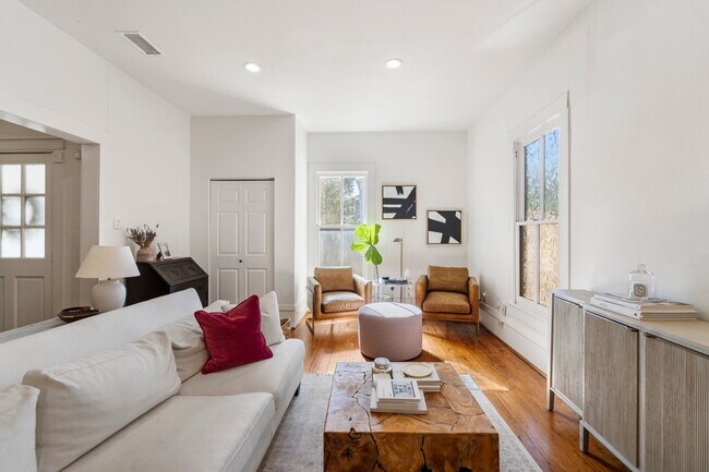 Building Photo - 721 W 12th St