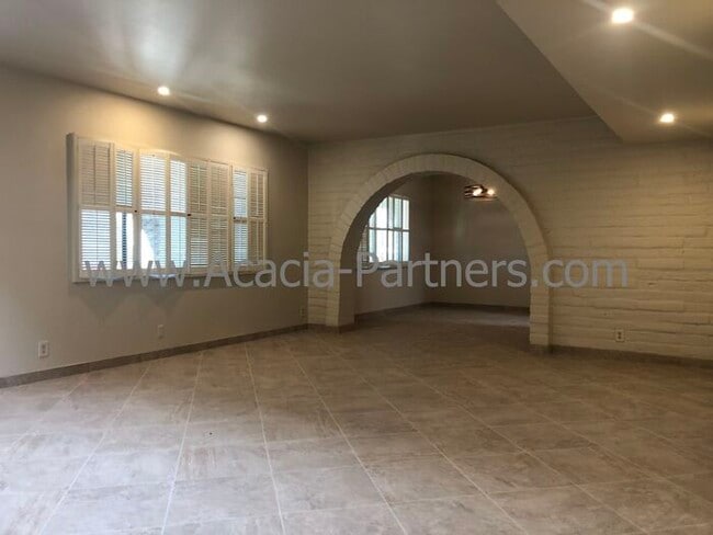 Building Photo - Newly Remolded Three bedroom home with pool and spa