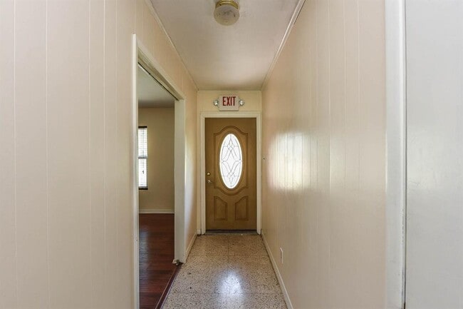Building Photo - 8710 West Ln