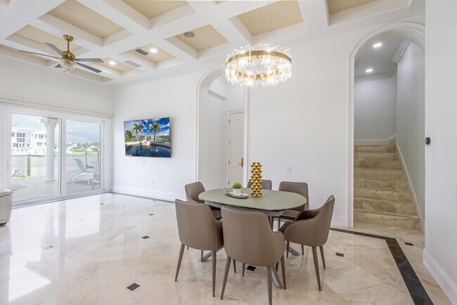 Building Photo - 4/3 Stunning Waterfront home in the heart of Clearwater Beach!