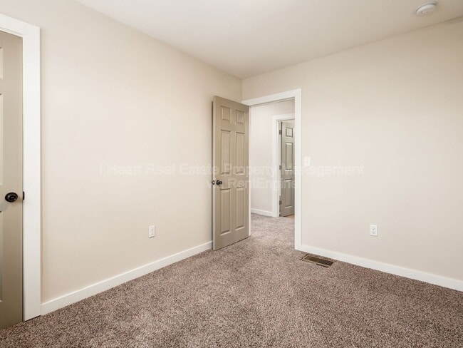 Building Photo - 1390 Sullivant Ave