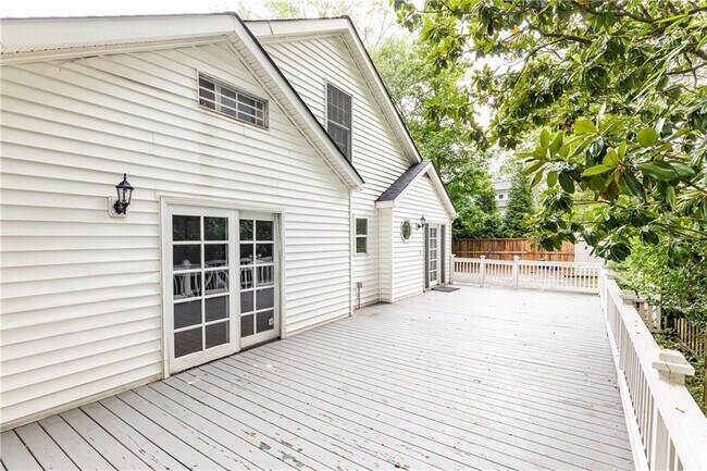 Building Photo - 1311 Roxboro Dr NE