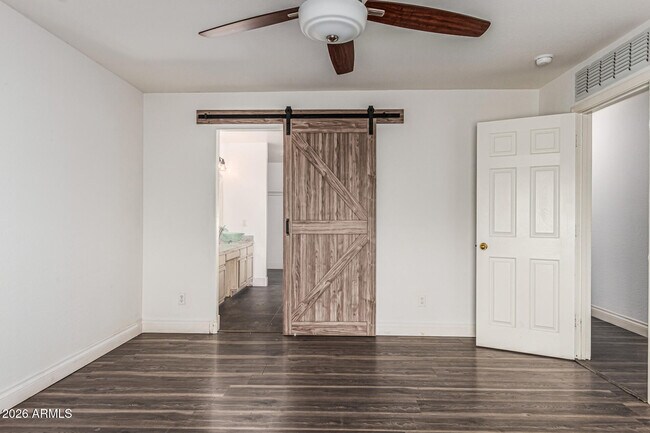 Building Photo - 11114 W Pierson St