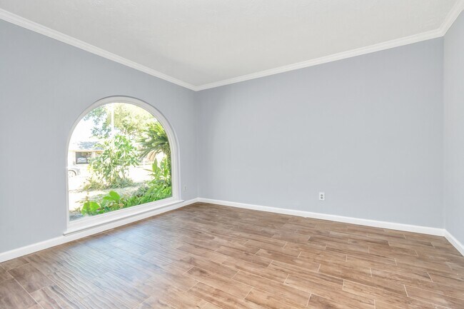 Building Photo - 13627 Greenridge Dr