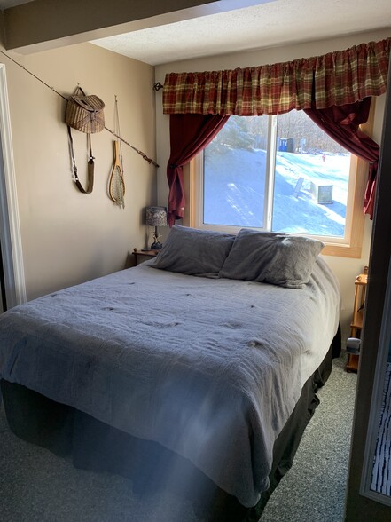 Queen Bed - 100 Sugar Ski Dr