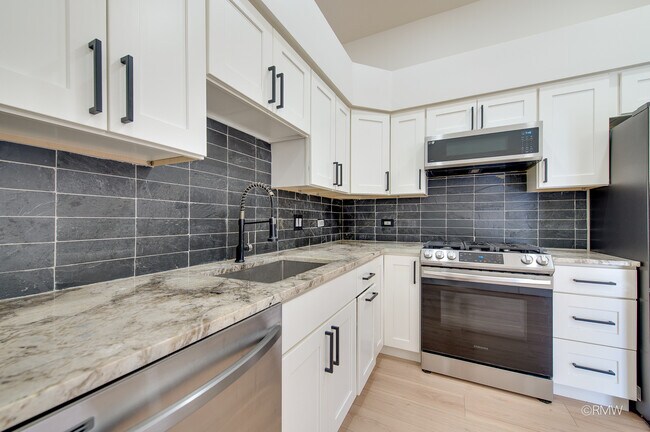 Building Photo - 359 Chaparral Cir