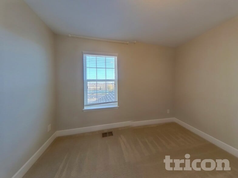 Building Photo - 7773 Oasis Dr