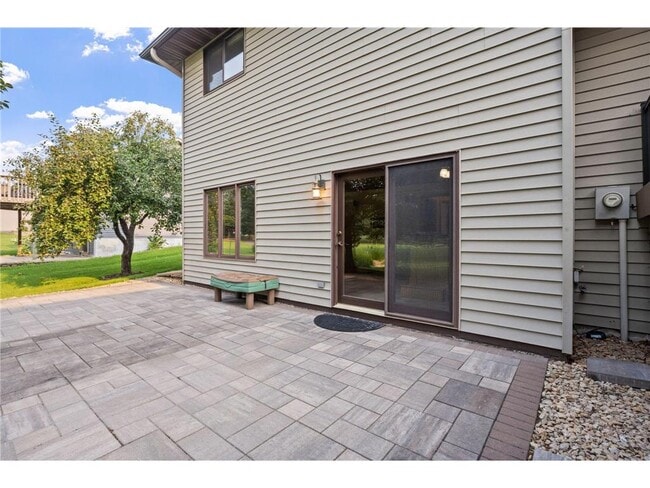 Building Photo - 1008 3rd St NE