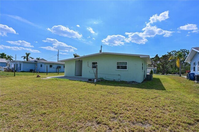 Building Photo - 612 Palm Ave