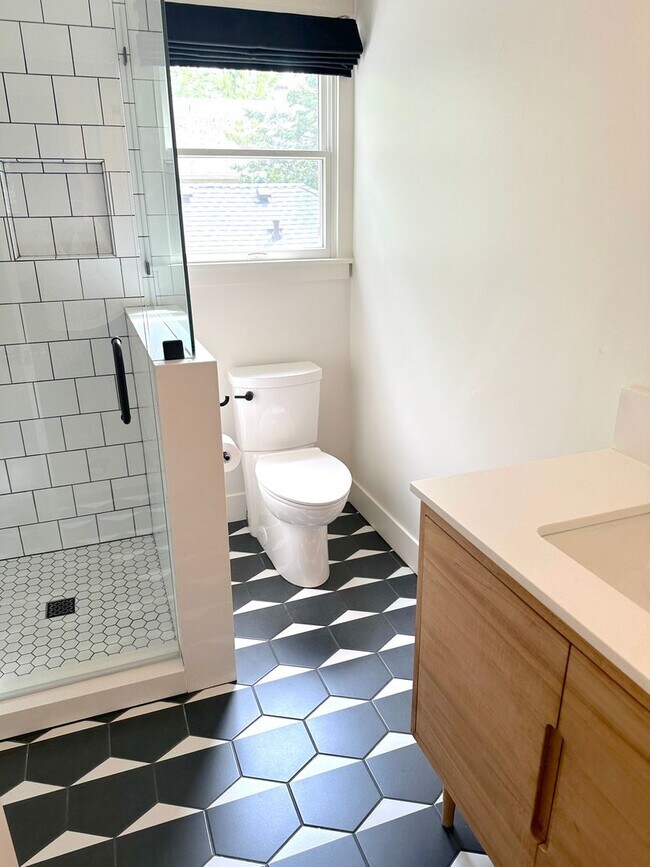 Building Photo - Beautiful 4- Bedroom North End Home