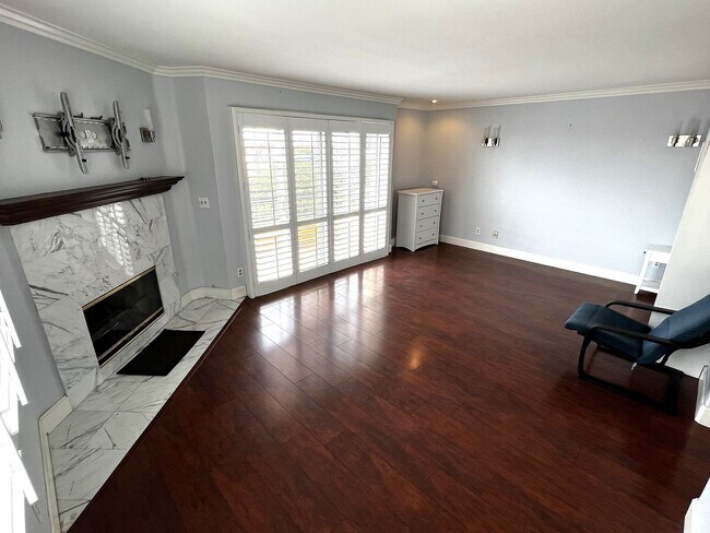Building Photo - Modern Beachside Living – 2-Bed, 2.5-Bath ...